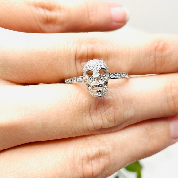Silver Skull Ring - Picture 4 of 6